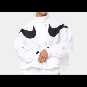 Nike Womens Swoosh Repel Woven Jacket